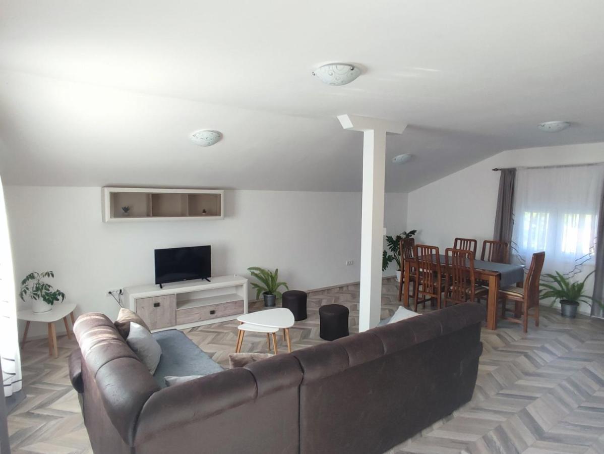 Apartman Flora Vrdnik Eksteriør billede
